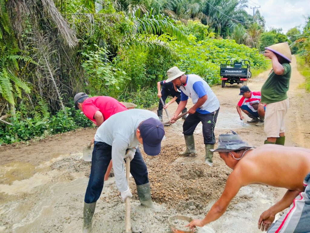 Gotong Royong Bareng Warga – Minggu Pagi